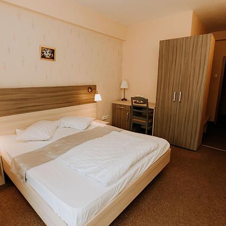 Guest House Lacul Linistit Моняса Екстер'єр фото