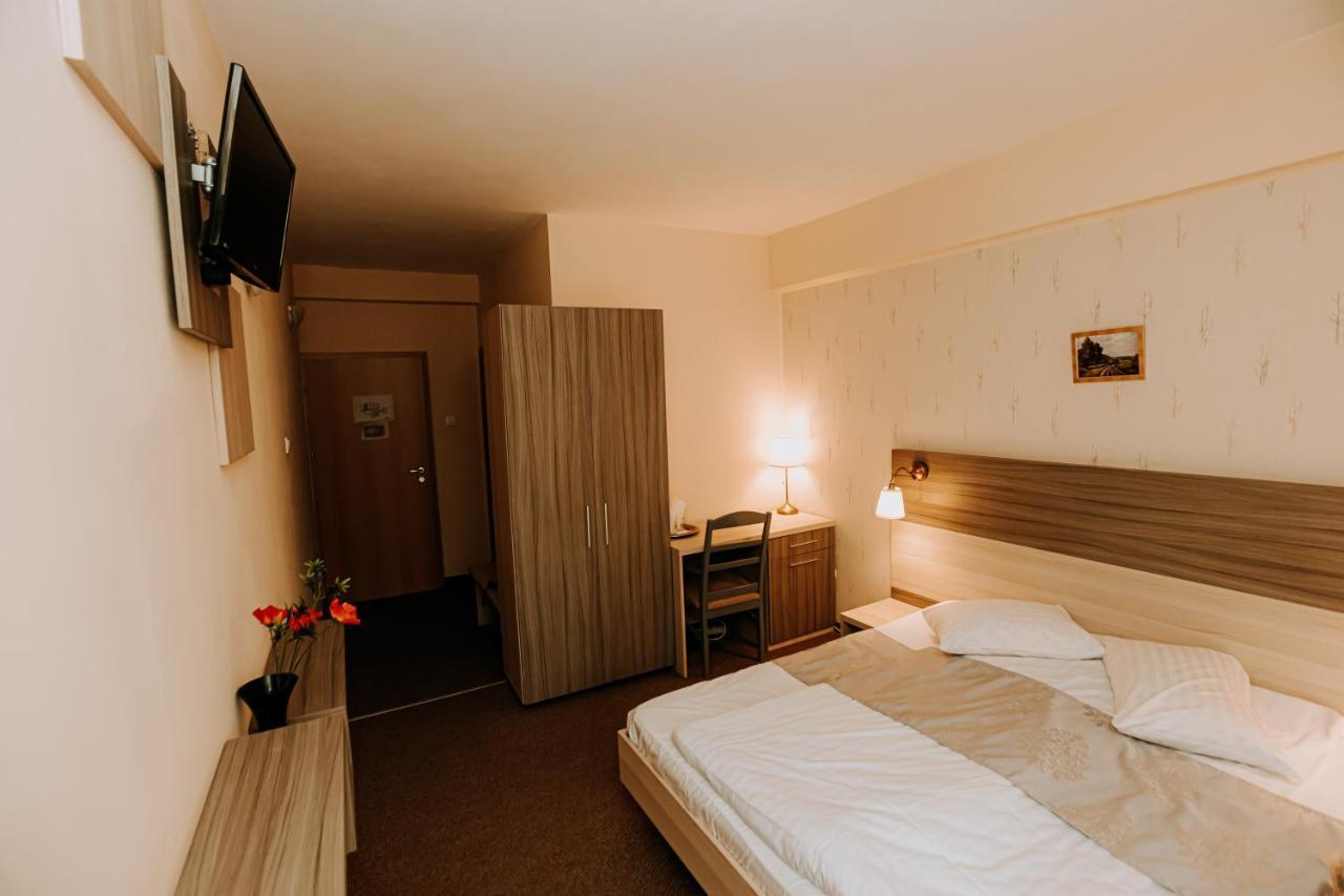 Guest House Lacul Linistit Моняса Екстер'єр фото