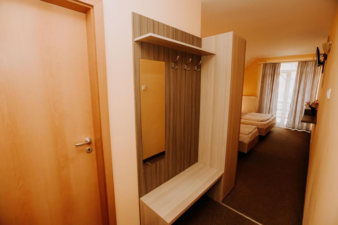 Guest House Lacul Linistit Моняса Екстер'єр фото