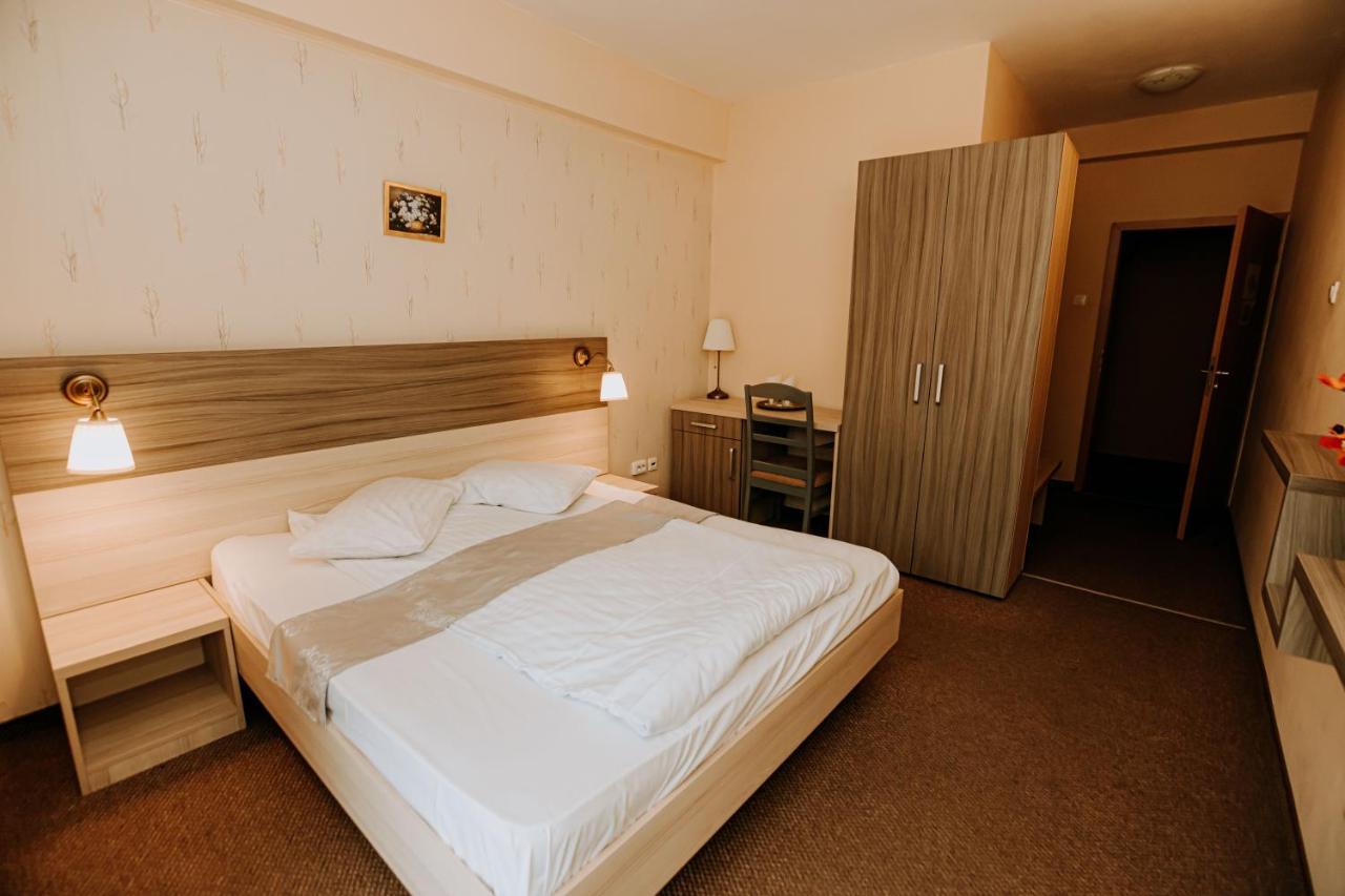 Guest House Lacul Linistit Моняса Екстер'єр фото