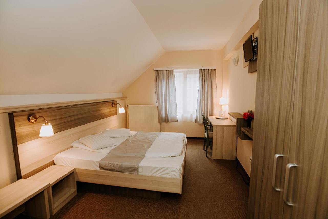 Guest House Lacul Linistit Моняса Екстер'єр фото