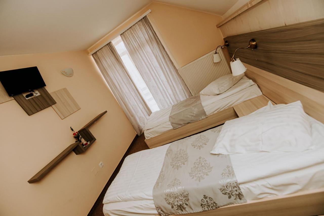 Guest House Lacul Linistit Моняса Екстер'єр фото